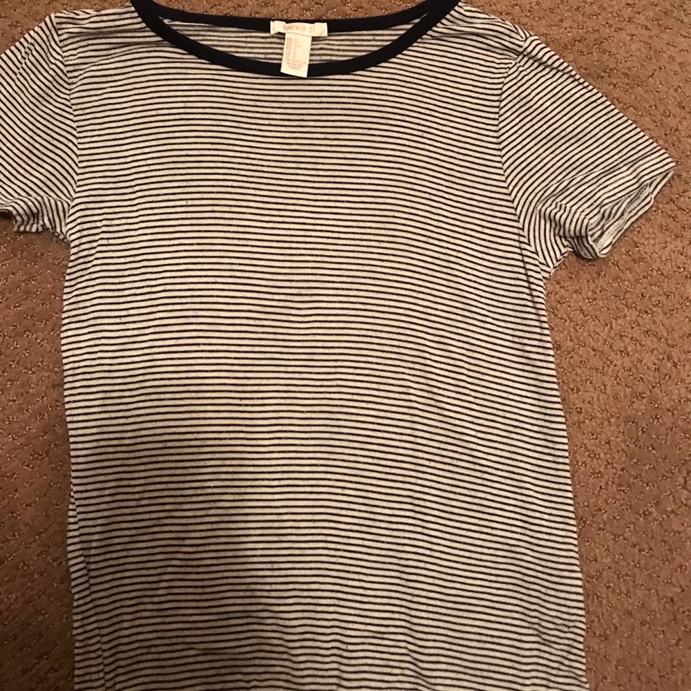 Forever 21 striped t-shirt❤️